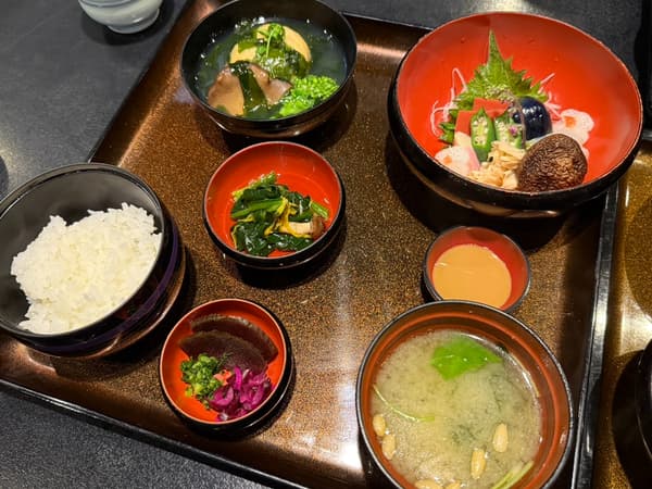 오사카: 먹다 지치고 또 먹는 도시